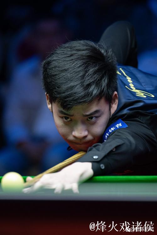 斯佳辉单杆136分绝杀戴维斯 4比3晋级32强